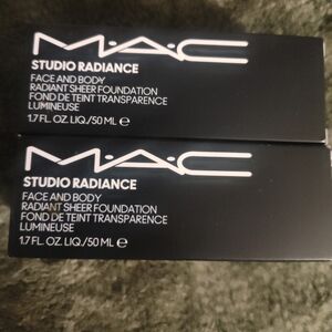 MAC Studio Radiance Foundation